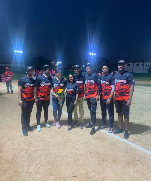 Uniforme personalizado de Softball producido por Colonial Creative