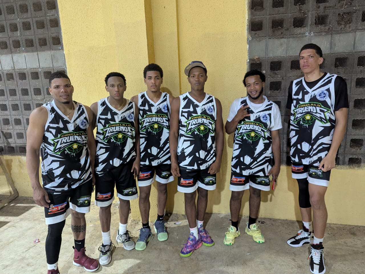 Equipo Baloncesto en accion 11