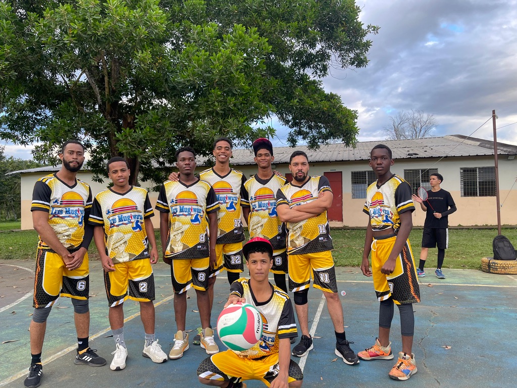 Equipo Baloncesto en accion 7