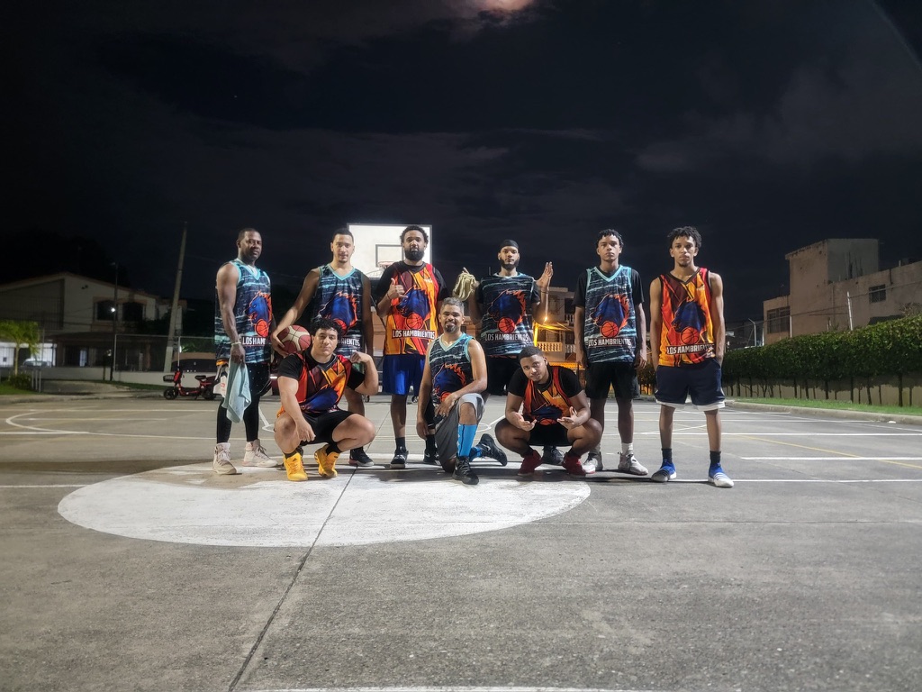 Equipo Baloncesto en accion 8