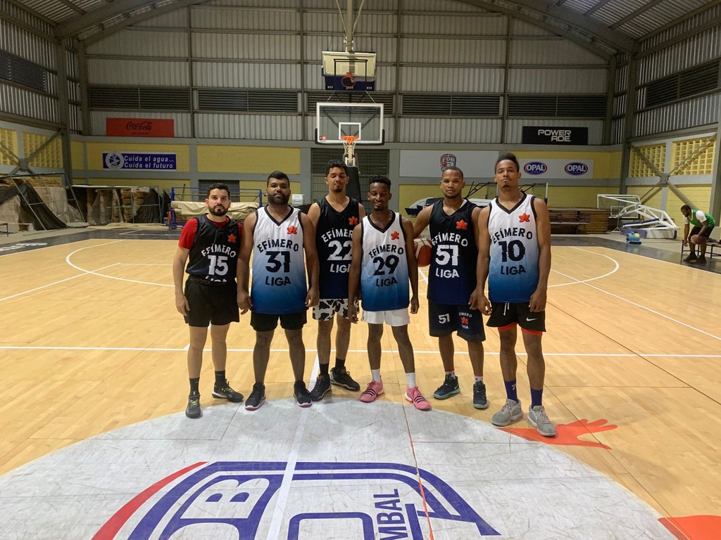 Equipo Baloncesto en accion 9