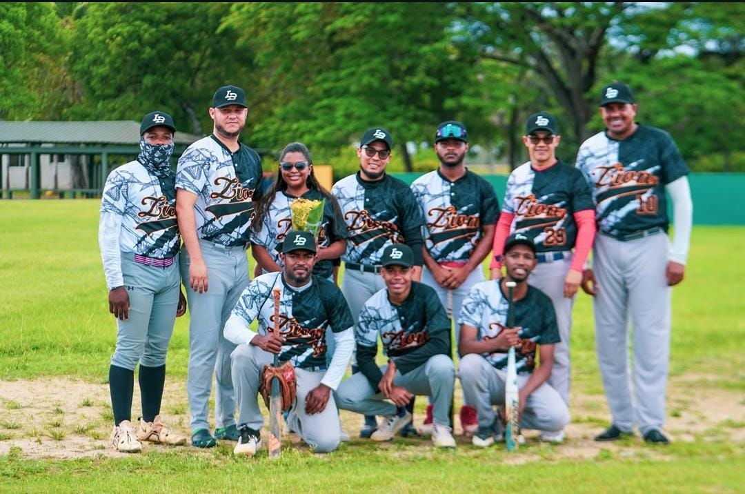 Equipo Softball en acción 14