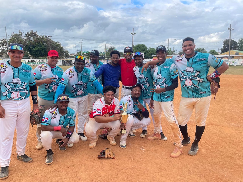 Equipo Softball en acción 8
